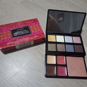 #109 Avon Vibrant Eyeshadow Palette with Gold and Pink
